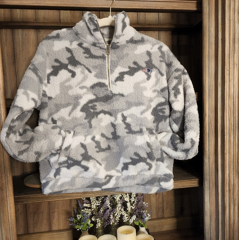 Tailgate Patriots Camouflage Women’s Half-Zip